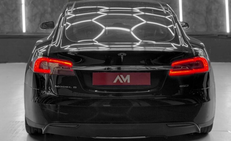 TESLA S 85D