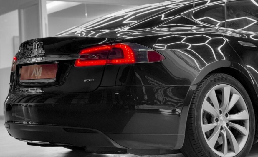 TESLA S 85D