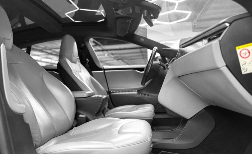 TESLA S 85D