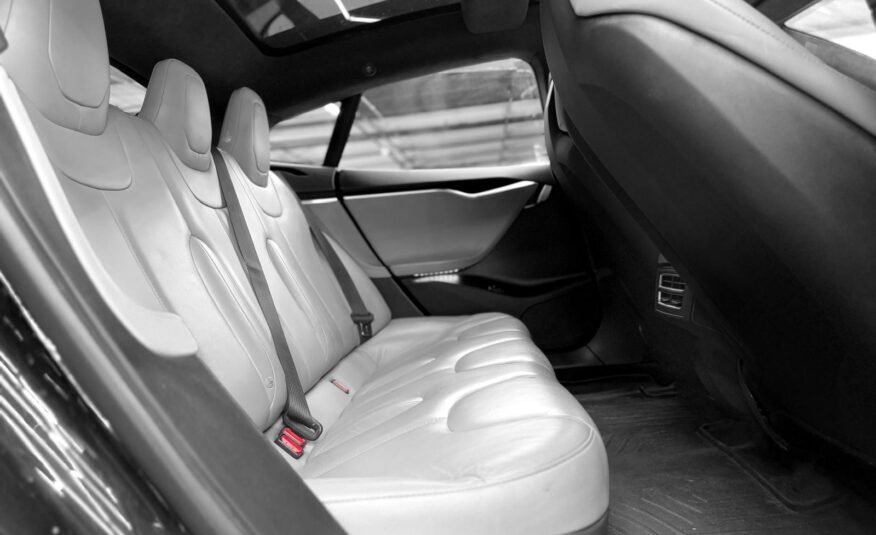 TESLA S 85D