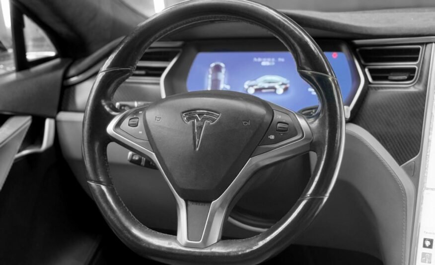TESLA S 85D