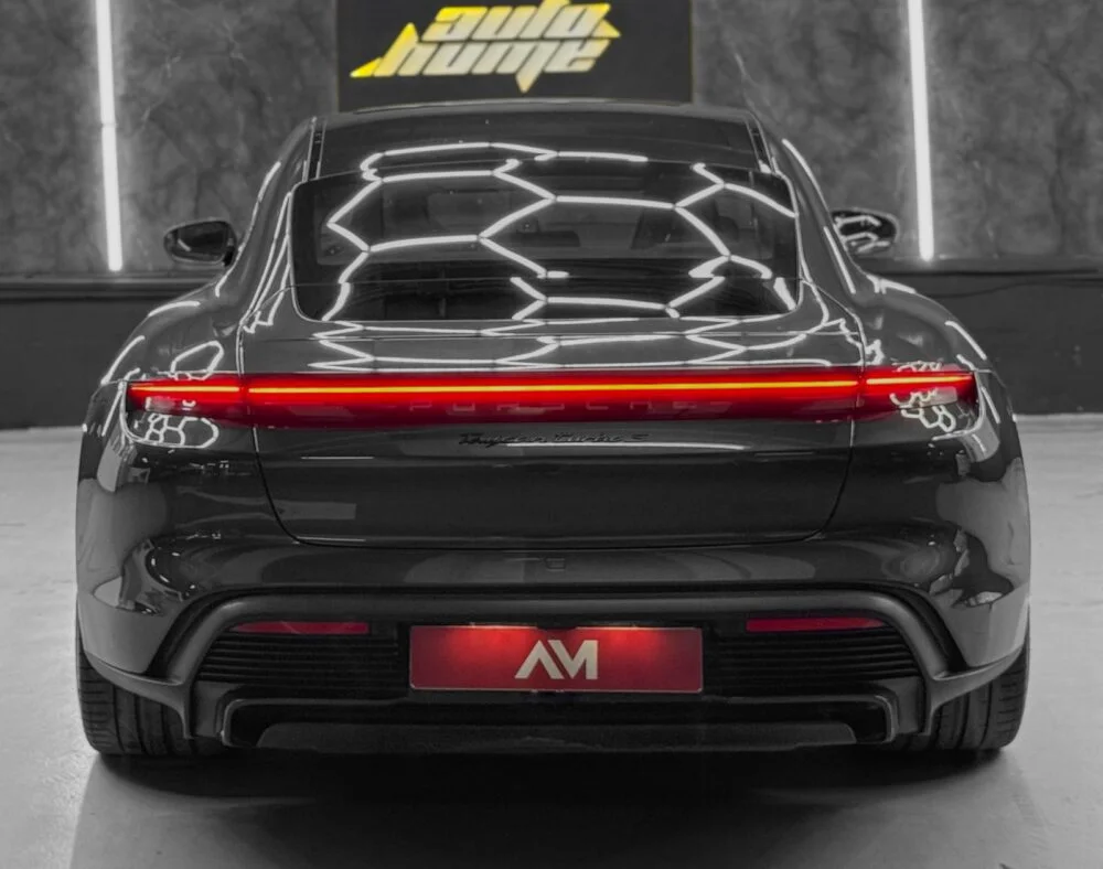PORSCHE TAYCAN TURBO S
