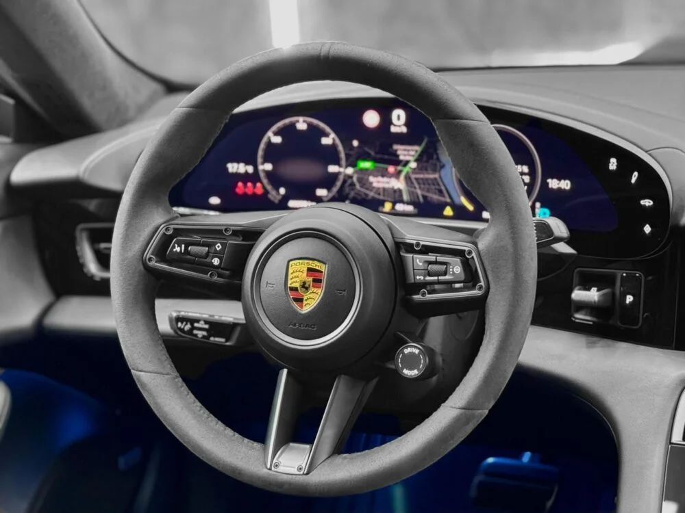 PORSCHE TAYCAN TURBO S