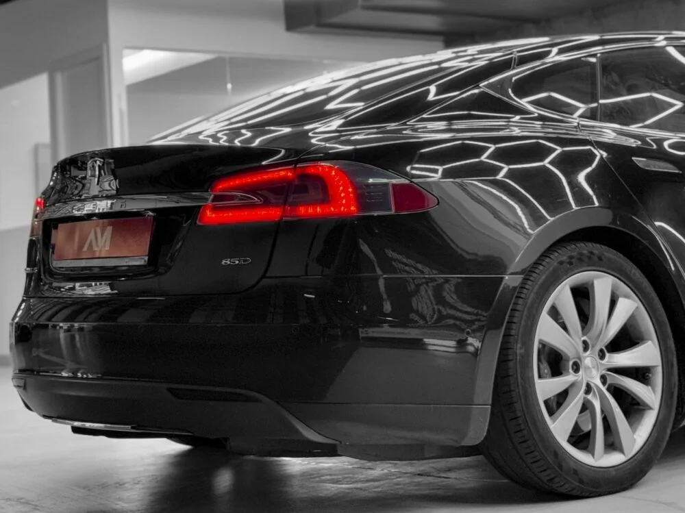 TESLA Model S 85D