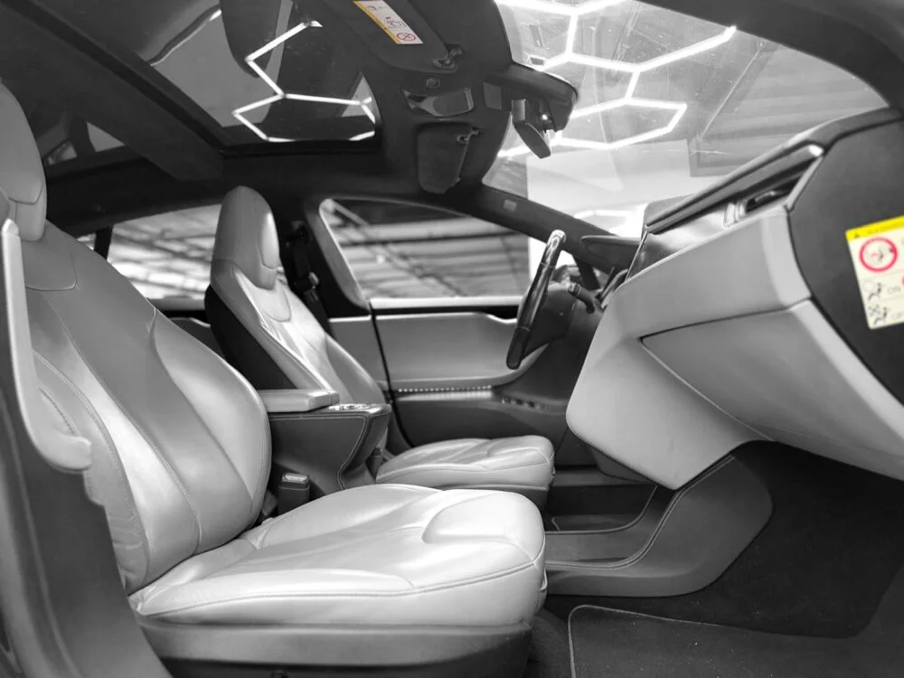 TESLA Model S 85D