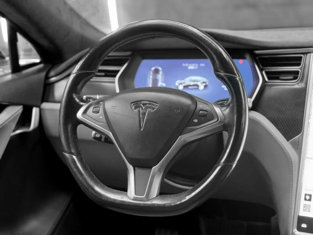 TESLA Model S 85D