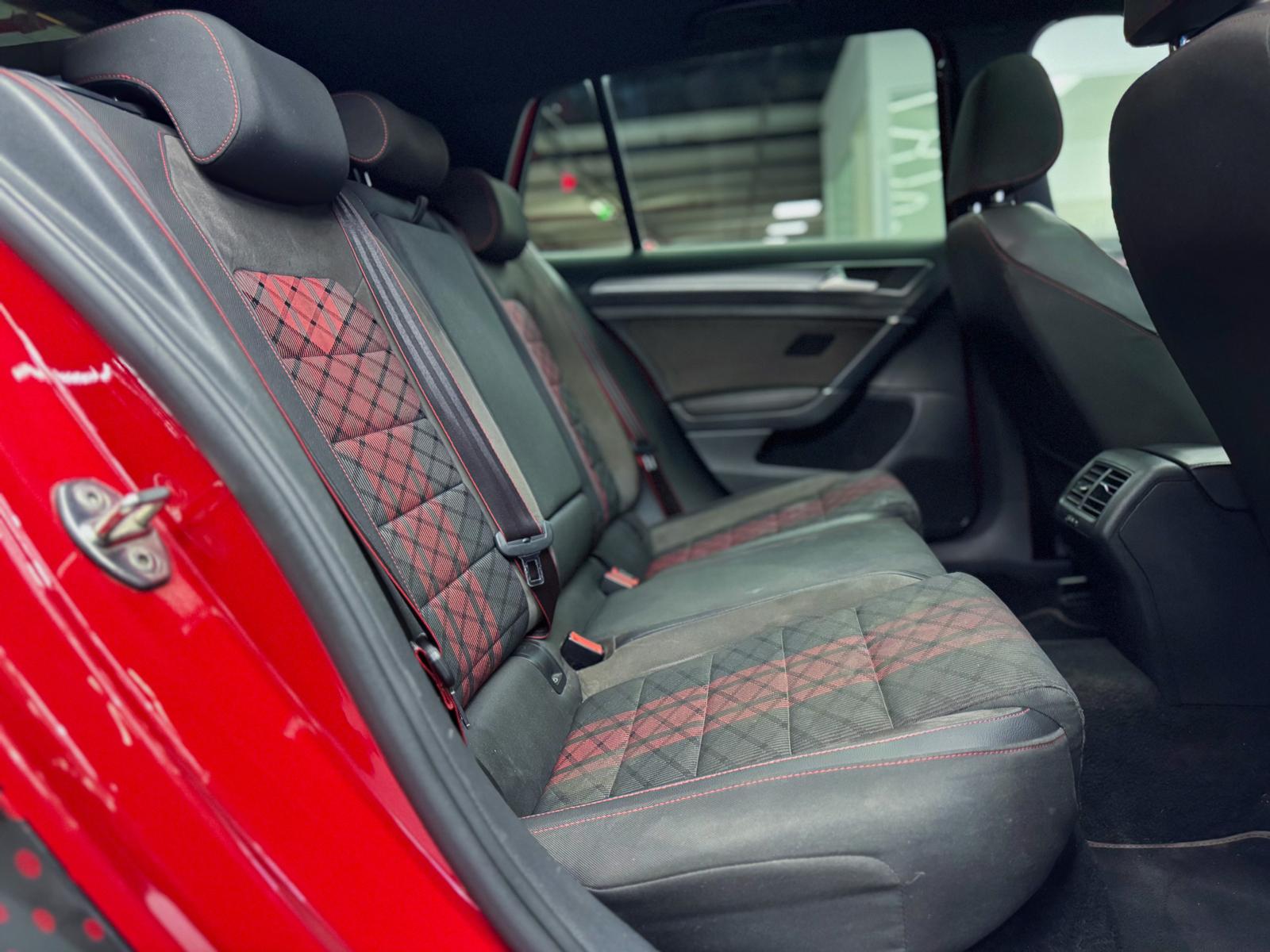 VOLKSWAGEN Golf TCR