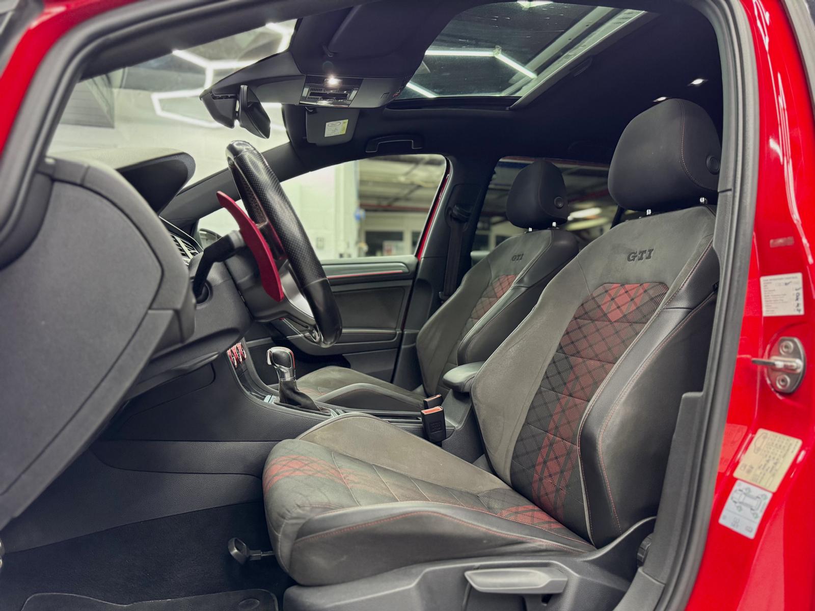 VOLKSWAGEN Golf TCR