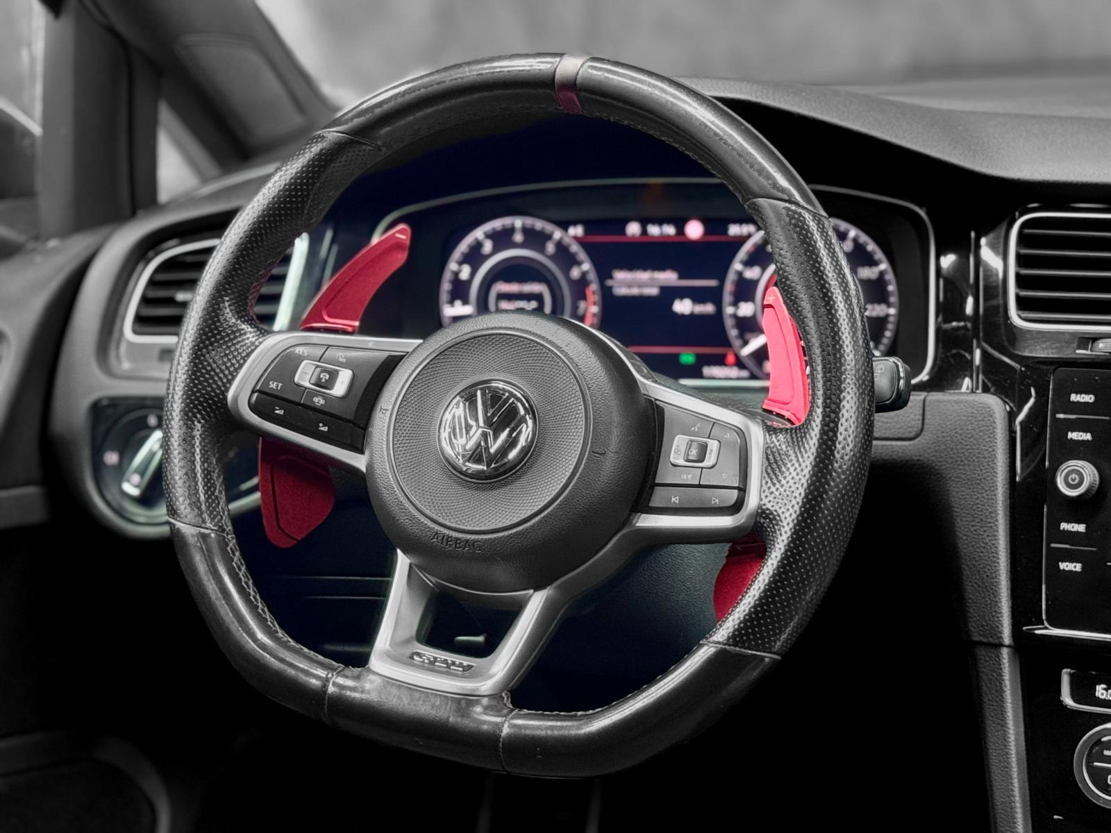VOLKSWAGEN Golf TCR
