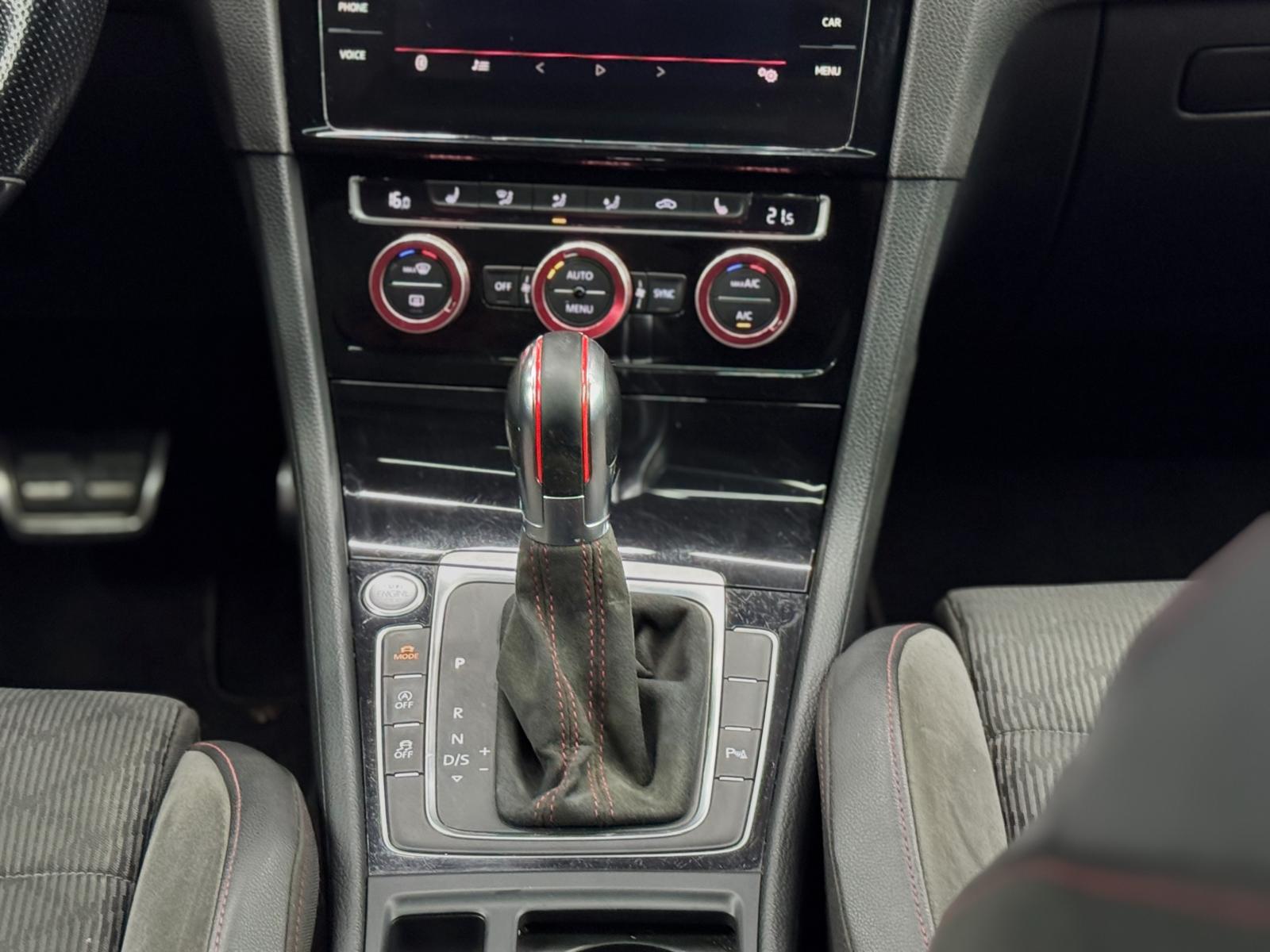 VOLKSWAGEN Golf TCR