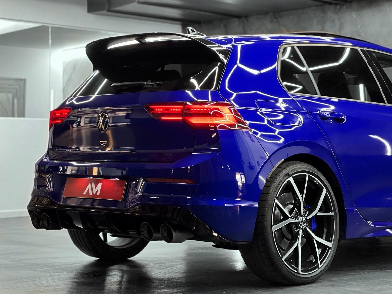 VOLKSWAGEN Golf R