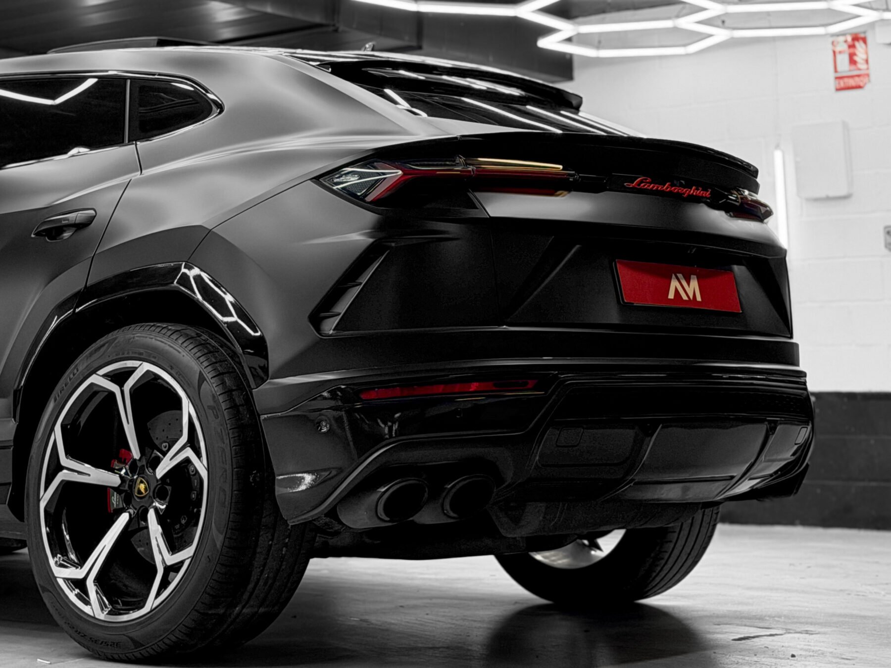LAMBORGHINI URUS